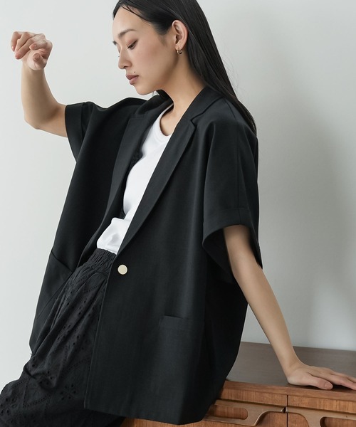 mili an deni(ミリアンデニ)の「半袖リネンタッチテーラージャケット(テーラードジャケット・レディース・ナチュラル/チャコールグレー/ブラウン/ブラック・M)」の2枚目の写真