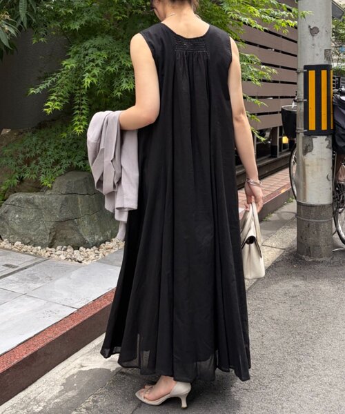 Jena espace merveilleux(ジェナ エスパスメルヴェイユ)の「コットンボイルノースリワンピース(ワンピース・レディース・アイボリー/ブラック・FREE)」の11枚目の写真