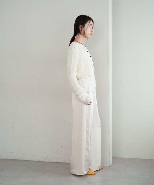 SHENERY(シーナリー)の「サテンワイドパンツ(その他パンツ・レディース・アイボリー/モカ・38/36/34)」の13枚目の写真