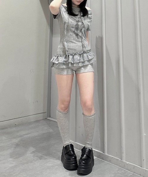 Never mind the XU / Chikashitsu+（ネバーマインド ザ エックスユー / チカシツプラス）の「【nmtc+】Drape Neck Frill Tee Scarf Set / 【エヌエムティーシープラス】ドレープネックフリルスカーフセットTシャツ（Tシャツ/カットソー・レディース・ホワイト/グレー/チャコール・ONE SIZE）」の20枚目の写真