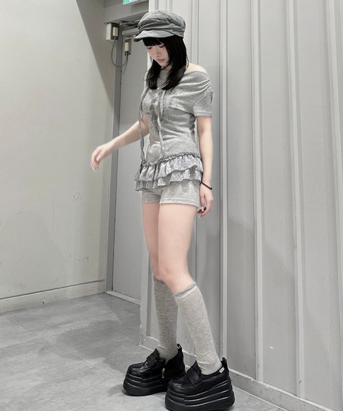 Never mind the XU / Chikashitsu+（ネバーマインド ザ エックスユー / チカシツプラス）の「【nmtc+】Drape Neck Frill Tee Scarf Set / 【エヌエムティーシープラス】ドレープネックフリルスカーフセットTシャツ（Tシャツ/カットソー・レディース・ホワイト/グレー/チャコール・ONE SIZE）」の22枚目の写真