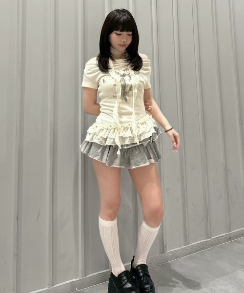 Never mind the XU / Chikashitsu+（ネバーマインド ザ エックスユー / チカシツプラス）の「【nmtc+】Drape Neck Frill Tee Scarf Set / 【エヌエムティーシープラス】ドレープネックフリルスカーフセットTシャツ（Tシャツ/カットソー・レディース・ホワイト/グレー/チャコール・ONE SIZE）」の6枚目の写真
