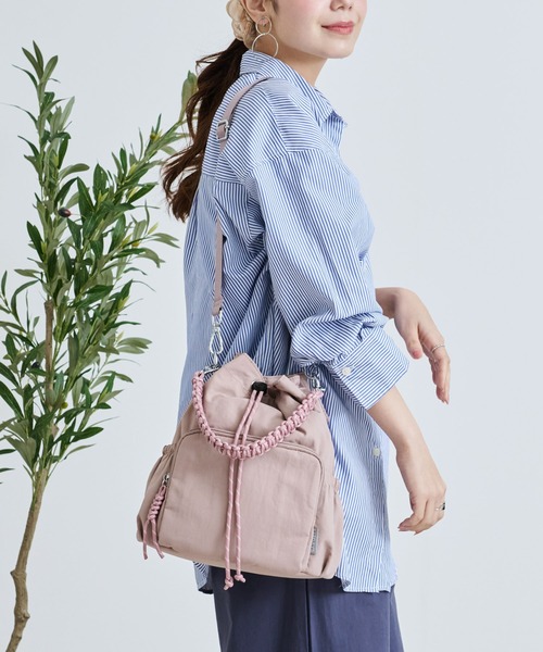 LIZDAYS(リズデイズ)の「【撥水ナイロン】巾着ショルダーバッグ(ショルダーバッグ・レディース・サーモンピンク/ブルーグレー/グレイッシュベージュ/カーキ・FREE)」の19枚目の写真