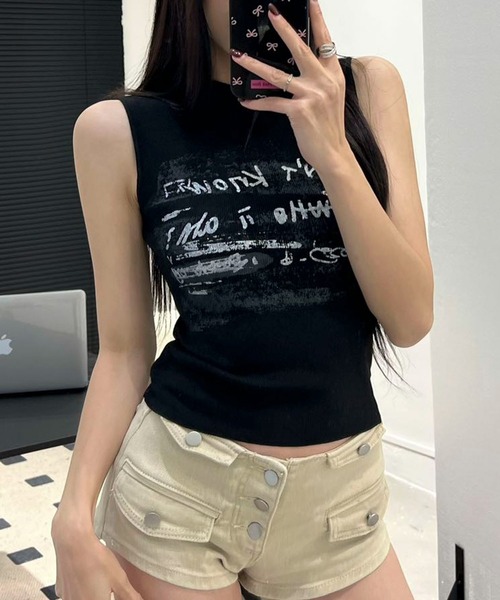 AVYL(アヴィル)の「ニュアンスグラフィック ノースリーブサマーニットトップス(タンクトップ・レディース・ホワイト/ブラック・M)」の3枚目の写真