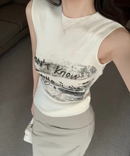 AVYL(アヴィル)の「ニュアンスグラフィック ノースリーブサマーニットトップス(タンクトップ・レディース・ホワイト/ブラック・M)」の8枚目の写真