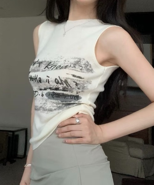 AVYL(アヴィル)の「ニュアンスグラフィック ノースリーブサマーニットトップス(タンクトップ・レディース・ホワイト/ブラック・M)」の14枚目の写真