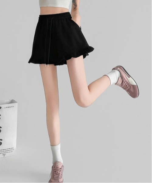 &soiree(アンドソワレ)の「裾フリル付きスウェットショートパンツ(スウェットパンツ・レディース・グレー/ネイビー/ブラック・SMALL/MEDIUM/LARGE/X-LARGE)」の4枚目の写真