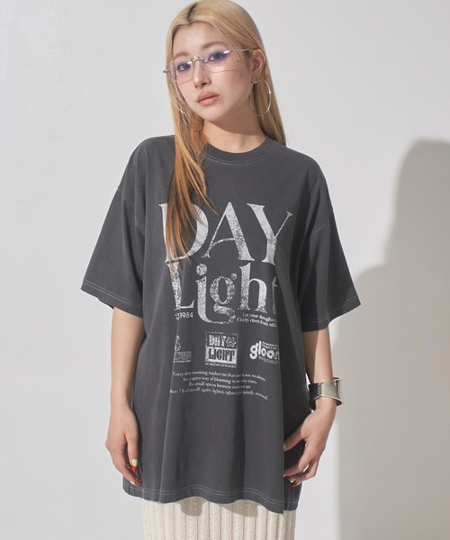 ANAP（アナップ）の「ピグメント加工ロゴプリントオーバーサイズTシャツ（Tシャツ/カットソー・レディース・ダークグレー/オフホワイト/ベージュ系その他・F）」の2枚目の写真