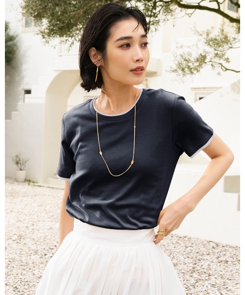DoCLASSE( ドゥクラッセ)の「コットンガーゼ・配色クルーネック/半袖(Tシャツ/カットソー・レディース・パープル/レッド/ライトグリーン/イエロー/モカ/ブラック/ライトグレー/ダークネイビー・LL/3L/L/M/S)」の5枚目の写真