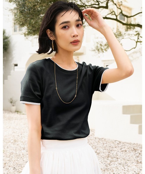 DoCLASSE( ドゥクラッセ)の「コットンガーゼ・配色クルーネック/半袖(Tシャツ/カットソー・レディース・パープル/レッド/ライトグリーン/イエロー/モカ/ブラック/ライトグレー/ダークネイビー・LL/3L/L/M/S)」の2枚目の写真