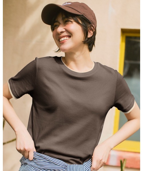 DoCLASSE( ドゥクラッセ)の「コットンガーゼ・配色クルーネック/半袖(Tシャツ/カットソー・レディース・パープル/レッド/ライトグリーン/イエロー/モカ/ブラック/ライトグレー/ダークネイビー・LL/3L/L/M/S)」の3枚目の写真