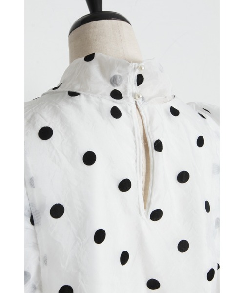tocco closet(トッコ クローゼット)の「【ZOZO限定】ボウタイドットシアーノースリーブブラウス(シャツ/ブラウス・レディース・ブラック/オフホワイト・M)」の17枚目の写真