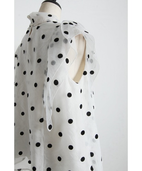 tocco closet(トッコ クローゼット)の「【ZOZO限定】ボウタイドットシアーノースリーブブラウス(シャツ/ブラウス・レディース・ブラック/オフホワイト・M)」の13枚目の写真