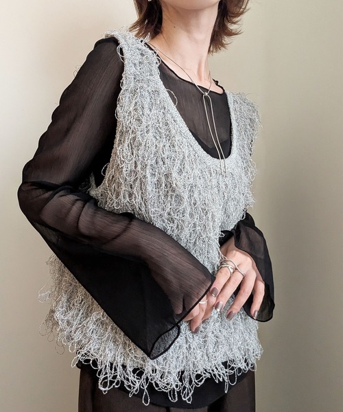 styiro（スタイロ）の「ループフリンジ ニットベスト レイヤードトップス 秋服 冬 大人カジュアル（ベスト・レディース・アイボリー/ブラック・M）」の15枚目の写真