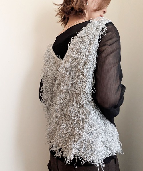 styiro（スタイロ）の「ループフリンジ ニットベスト レイヤードトップス 秋服 冬 大人カジュアル（ベスト・レディース・アイボリー/ブラック・M）」の16枚目の写真