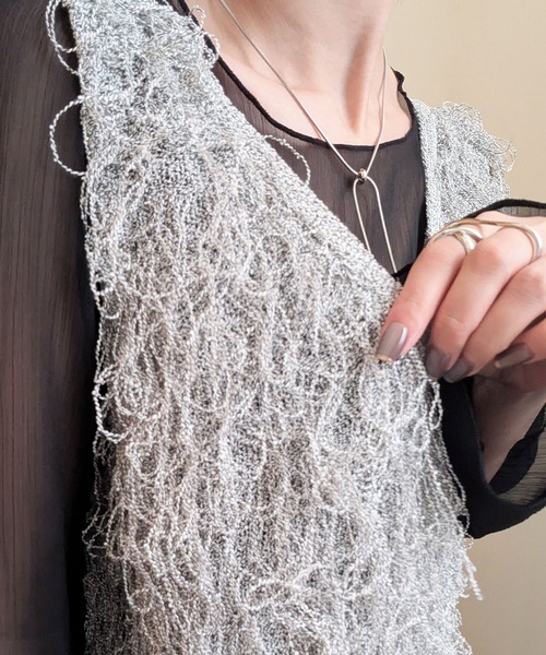 styiro（スタイロ）の「ループフリンジ ニットベスト レイヤードトップス 秋服 冬 大人カジュアル（ベスト・レディース・アイボリー/ブラック・M）」の19枚目の写真