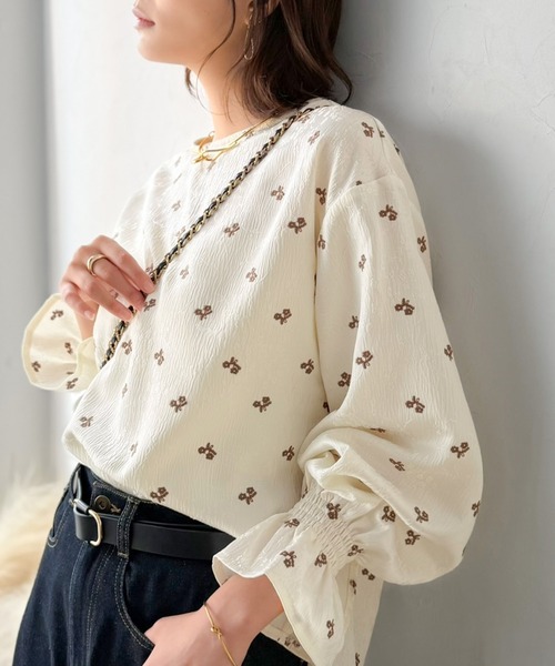 Classical Evon（クラシカルエヴォン）の「【Classical Evon】品よく、大人の装いに華やぎを。ジャガード小花柄キャンディスリーブブラウス（長袖）（シャツ/ブラウス・レディース・ブラック/アイボリー・MEDIUM/LARGE/X-LARGE/SMALL）」の7枚目の写真