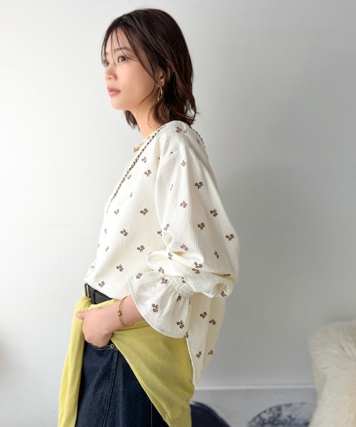 Classical Evon（クラシカルエヴォン）の「【Classical Evon】品よく、大人の装いに華やぎを。ジャガード小花柄キャンディスリーブブラウス（長袖）（シャツ/ブラウス・レディース・ブラック/アイボリー・MEDIUM/LARGE/X-LARGE/SMALL）」の15枚目の写真