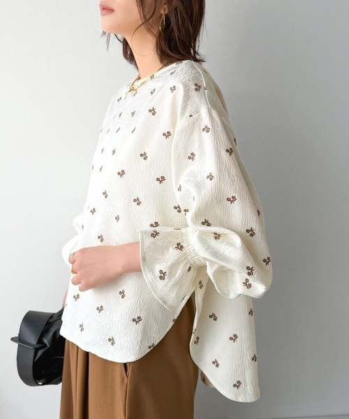 Classical Evon（クラシカルエヴォン）の「【Classical Evon】品よく、大人の装いに華やぎを。ジャガード小花柄キャンディスリーブブラウス（長袖）（シャツ/ブラウス・レディース・ブラック/アイボリー・MEDIUM/LARGE/X-LARGE/SMALL）」の11枚目の写真