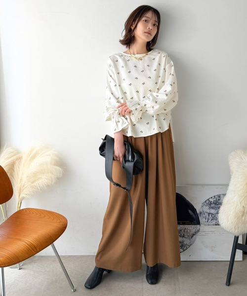 Classical Evon（クラシカルエヴォン）の「【Classical Evon】品よく、大人の装いに華やぎを。ジャガード小花柄キャンディスリーブブラウス（長袖）（シャツ/ブラウス・レディース・ブラック/アイボリー・MEDIUM/LARGE/X-LARGE/SMALL）」の12枚目の写真
