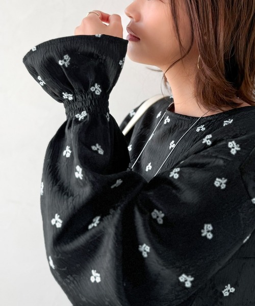 Classical Evon（クラシカルエヴォン）の「【Classical Evon】品よく、大人の装いに華やぎを。ジャガード小花柄キャンディスリーブブラウス（長袖）（シャツ/ブラウス・レディース・ブラック/アイボリー・MEDIUM/LARGE/X-LARGE/SMALL）」の21枚目の写真