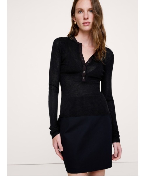 Banana Republic(バナナリパブリック)の「フェザーウェイト カシミヤ ヘンリー(ニット/セーター・レディース・ブラック/グリーン・XS/S/M/L)」の2枚目の写真