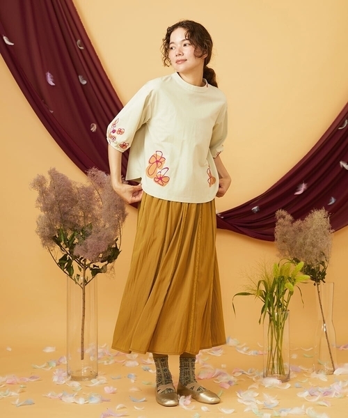 Jocomomola（ホコモモラ）の「【接触冷感】Amigo フラワー刺繍プリントカットソー（Tシャツ/カットソー・レディース・ネイビー/クリーム・40）」の3枚目の写真