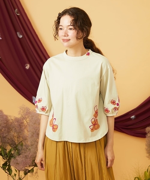 Jocomomola（ホコモモラ）の「【接触冷感】Amigo フラワー刺繍プリントカットソー（Tシャツ/カットソー・レディース・ネイビー/クリーム・40）」の4枚目の写真