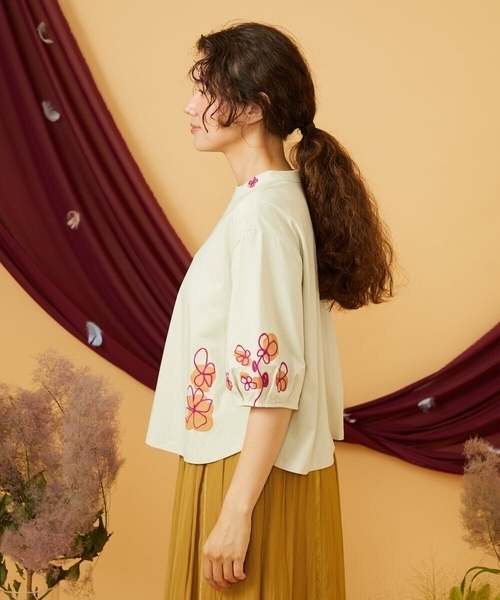 Jocomomola（ホコモモラ）の「【接触冷感】Amigo フラワー刺繍プリントカットソー（Tシャツ/カットソー・レディース・ネイビー/クリーム・40）」の5枚目の写真