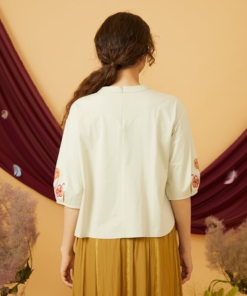 Jocomomola（ホコモモラ）の「【接触冷感】Amigo フラワー刺繍プリントカットソー（Tシャツ/カットソー・レディース・ネイビー/クリーム・40）」の6枚目の写真