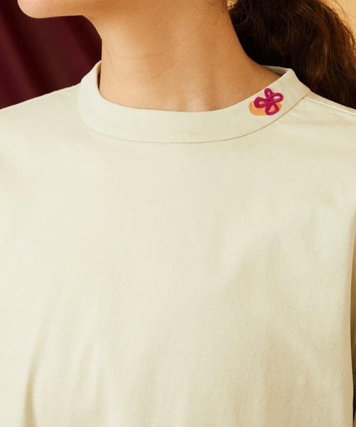 Jocomomola（ホコモモラ）の「【接触冷感】Amigo フラワー刺繍プリントカットソー（Tシャツ/カットソー・レディース・ネイビー/クリーム・40）」の7枚目の写真