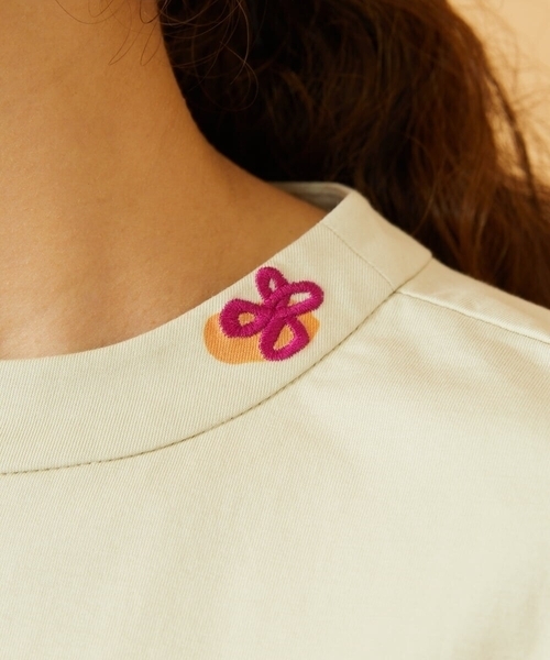 Jocomomola（ホコモモラ）の「【接触冷感】Amigo フラワー刺繍プリントカットソー（Tシャツ/カットソー・レディース・ネイビー/クリーム・40）」の8枚目の写真