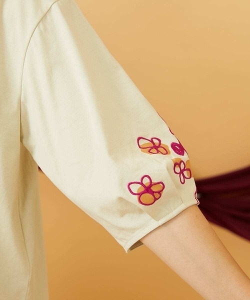 Jocomomola（ホコモモラ）の「【接触冷感】Amigo フラワー刺繍プリントカットソー（Tシャツ/カットソー・レディース・ネイビー/クリーム・40）」の9枚目の写真