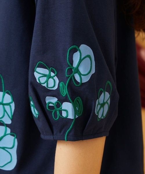 Jocomomola（ホコモモラ）の「【接触冷感】Amigo フラワー刺繍プリントカットソー（Tシャツ/カットソー・レディース・ネイビー/クリーム・40）」の20枚目の写真