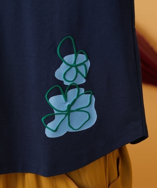 Jocomomola（ホコモモラ）の「【接触冷感】Amigo フラワー刺繍プリントカットソー（Tシャツ/カットソー・レディース・ネイビー/クリーム・40）」の22枚目の写真