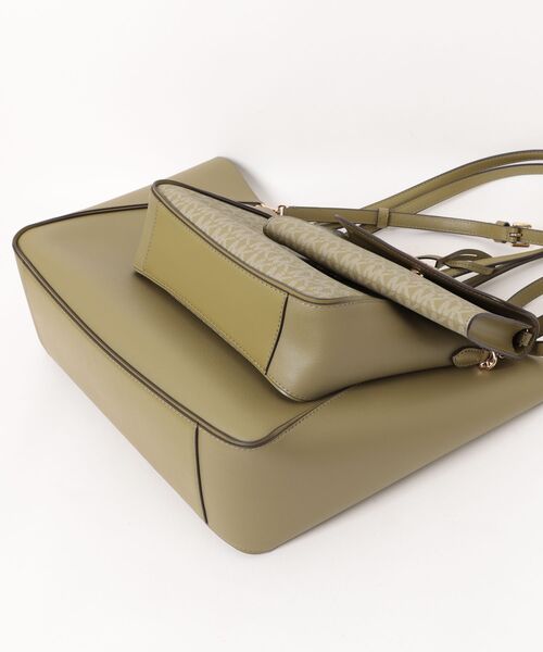 MICHAEL KORS(マイケルコース)の「JET SET TRAVEL 3in1 トートバッグラージ - MKシグネチャー(トートバッグ・レディース・グリーン系・FREE)」の3枚目の写真