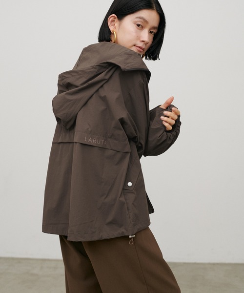 LARUTA(ラルータ)の「【LARUTA】【UV・接触冷感】フーディーラッシュガード(ラッシュガード・レディース・アイボリー/ダークブラウン/チャコールグレー・FREE)」の3枚目の写真