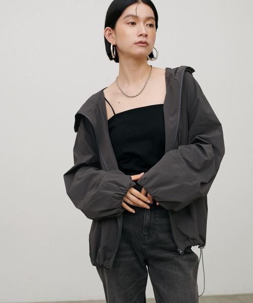 LARUTA(ラルータ)の「【LARUTA】【UV・接触冷感】フーディーラッシュガード(ラッシュガード・レディース・アイボリー/ダークブラウン/チャコールグレー・FREE)」の2枚目の写真