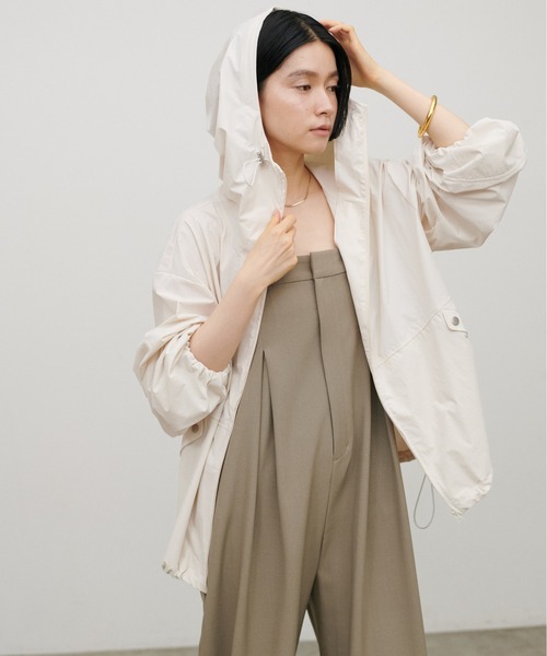 LARUTA(ラルータ)の「【LARUTA】【UV・接触冷感】フーディーラッシュガード(ラッシュガード・レディース・アイボリー/ダークブラウン/チャコールグレー・FREE)」の1枚目の写真