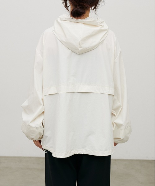LARUTA(ラルータ)の「【LARUTA】【UV・接触冷感】フーディーラッシュガード(ラッシュガード・レディース・アイボリー/ダークブラウン/チャコールグレー・FREE)」の18枚目の写真