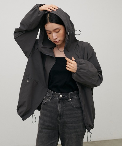 LARUTA(ラルータ)の「【LARUTA】【UV・接触冷感】フーディーラッシュガード(ラッシュガード・レディース・アイボリー/ダークブラウン/チャコールグレー・FREE)」の6枚目の写真
