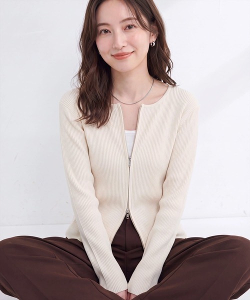 natural couture（ナチュラルクチュール）の「Wジップカーディガン（カーディガン/ボレロ・レディース・ブラック/ピンク/サックスブルー/ブラウン/ライトベージュ/オフホワイト・FREE）」の2枚目の写真