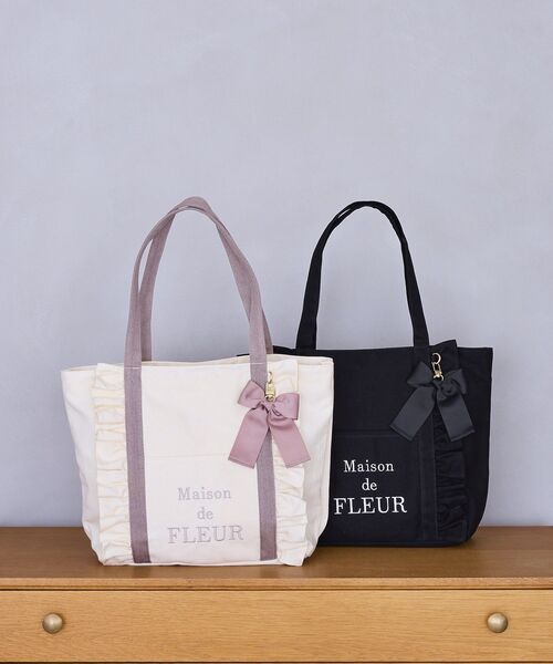 Maison de FLEUR(メゾンドフルール)の「フロントフリルマルチポケットトートバッグ(トートバッグ・レディース・アイボリー/ブラック・FREE)」の11枚目の写真