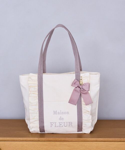 Maison de FLEUR(メゾンドフルール)の「フロントフリルマルチポケットトートバッグ(トートバッグ・レディース・アイボリー/ブラック・FREE)」の12枚目の写真
