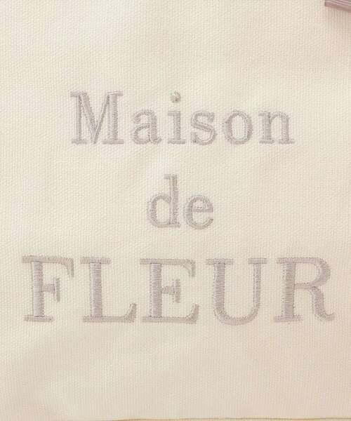 Maison de FLEUR(メゾンドフルール)の「フロントフリルマルチポケットトートバッグ(トートバッグ・レディース・アイボリー/ブラック・FREE)」の8枚目の写真