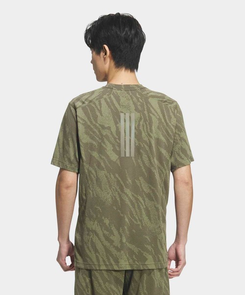 adidas(アディダス)の「テック エッセンシャルズ クール タッチ レギュラーフィット カモ AOP 半袖Tシャツ / アディダス adidas(Tシャツ/カットソー・メンズ・カーキ・XX-LARGE/3XL/LARGE/MEDIUM/SMALL/X-LARGE/X-SMALL)」の2枚目の写真