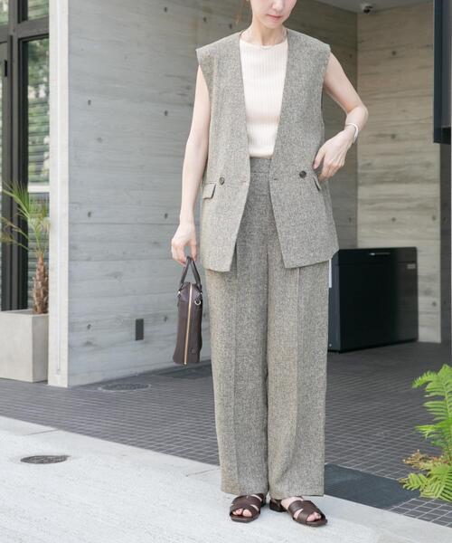 ITEMS URBANRESEARCH(アイテムズ アーバンリサーチ)の「メランジジレパンツセット(ダウンベスト・レディース・ベージュ/ネイビー・FREE)」の2枚目の写真