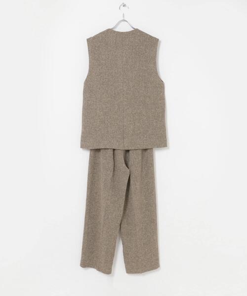 ITEMS URBANRESEARCH(アイテムズ アーバンリサーチ)の「メランジジレパンツセット(ダウンベスト・レディース・ベージュ/ネイビー・FREE)」の17枚目の写真