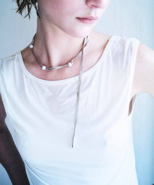 JOURNAL STANDARD(ジャーナルスタンダード)の「【TEINTE/タント】CALLA 3PEARL RIBBON NECKLACE(ネックレス・レディース・アイボリー・FREE)」の1枚目の写真