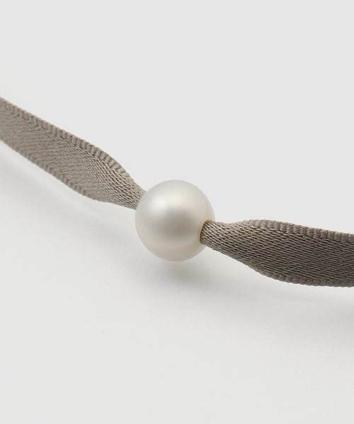 JOURNAL STANDARD(ジャーナルスタンダード)の「【TEINTE/タント】CALLA 3PEARL RIBBON NECKLACE(ネックレス・レディース・アイボリー・FREE)」の3枚目の写真